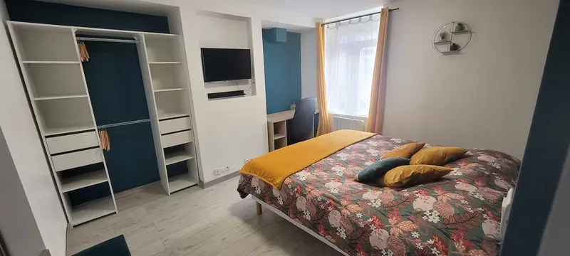 Chambre 2 avec dressing et bureau